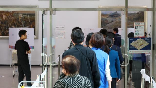 재보선 사전투표율 8.98%…서울시 교육감 가장 낮아