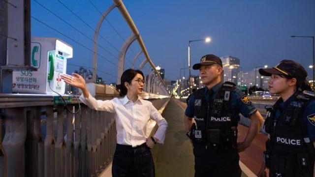 민주당 “김건희 여사, 대통령이라고 착각” 마포대교 교통통제 비판