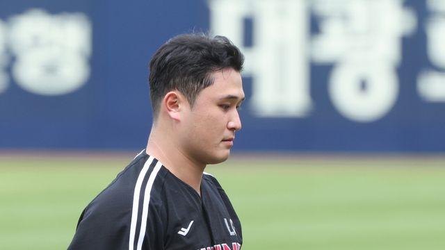 지난해 우승 청부사로 데려온 투수 맞아? PS 최악의 ERA 15.43 악몽