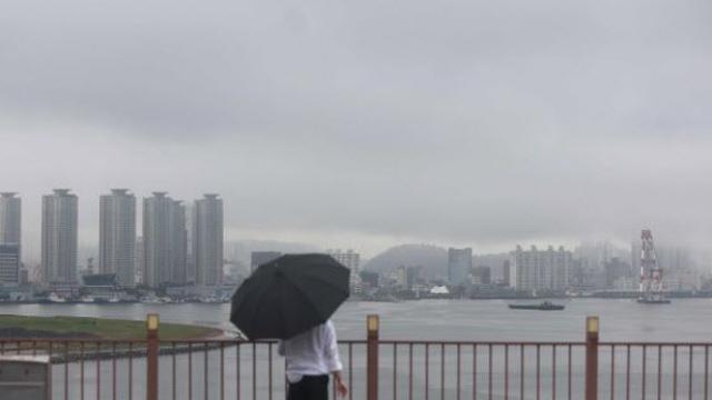 전국 하늘은 ‘흐림’…경남 일부 지역에 최대 80㎜ 비[오늘날씨]