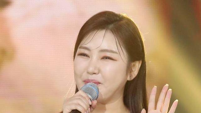 ‘트로트 여제’ 송가인, 코요태 소속사 JG와 손잡은 이유			
…