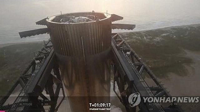 발사후 돌아와 '젓가락 팔'에 안긴 71ｍ 로켓…