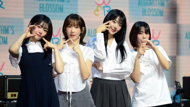 QWER ‘걸 밴드’ 불모지에서 피어난 ‘진짜 아이돌’