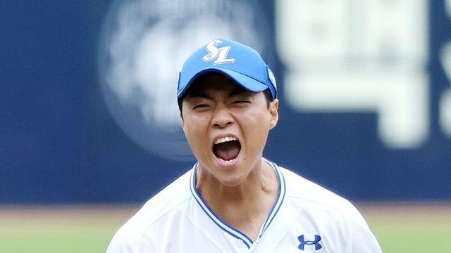 30홈런-타점왕을 152㎞ 3구 삼진, 'PS 초보' 박진만 감독은 왜 김윤수를 투입했나