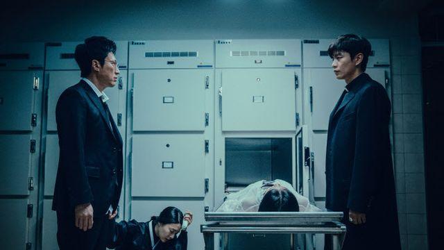 박신양·이민기, 이레 시신 앞 대면…'사흘' 서늘·긴잗 최대치 오컬트 호러