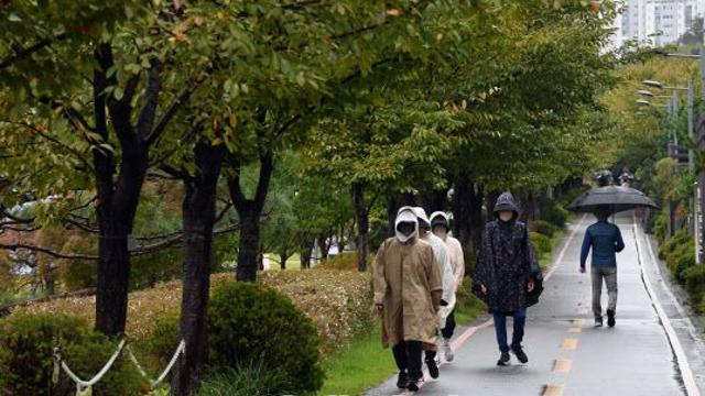출근길 비 소식…낮 최고 26도[오늘날씨]