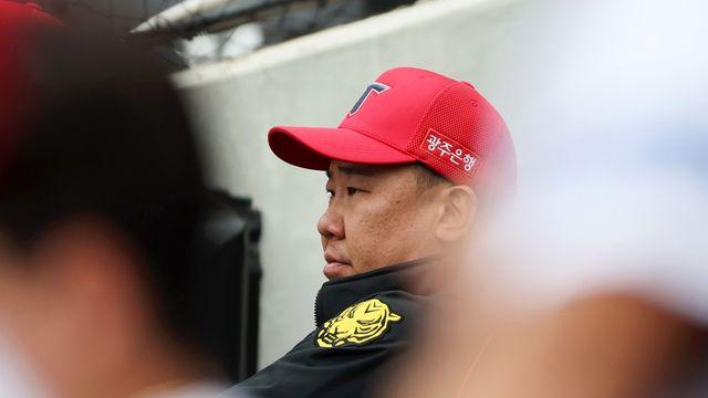 롯데전 5-4 승리 뒤 폭우, 경기시간 당긴 '신의 한 수' 하늘도 KIA 돕는다…꽃감독 미소 
