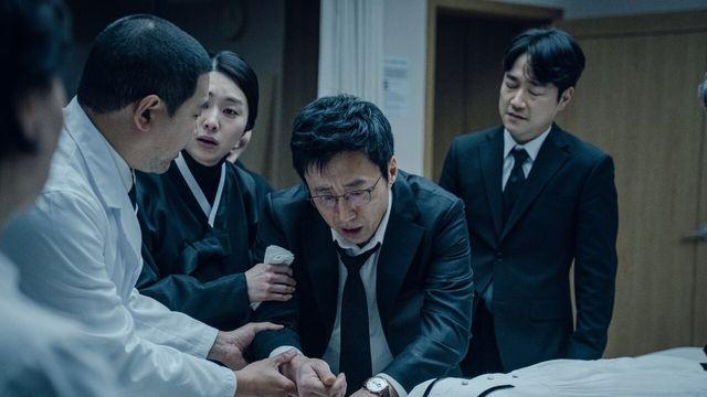 [N컷] '사흘' 사진만 봐도 오싹…장례 3일, 박신양·이민기·이레에게 무슨일이