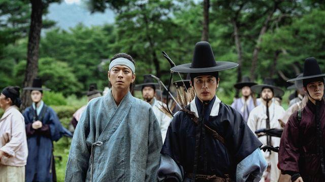 강동원X박정민 표 '로미오와 줄리엣'…'전,란', 넷플릭스 글로벌 3위 등극