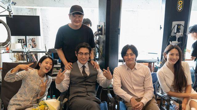 '보통의 가족' 촬영 전후 다른 온도차…설경구→장동건 화기애애 메이킹 스틸