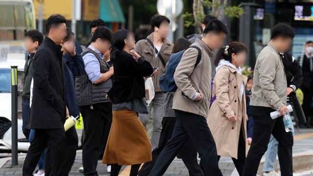 [오늘의 날씨] 서리 내리는 ‘상강’···“옷깃 꽉 여미세요”