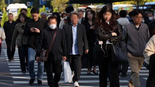 [오늘의 날씨] 성큼 다가온 ‘추위’···“큰 일교차 감기 조심하세요”