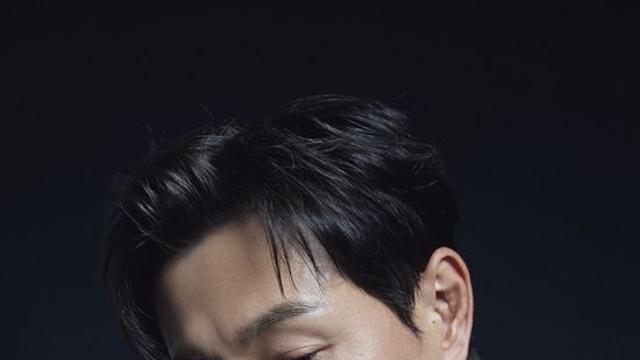 정성일 