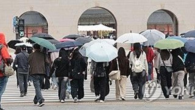 [날씨] 전국 흐리고 남해안·제주 비…낮 최고 18∼23도