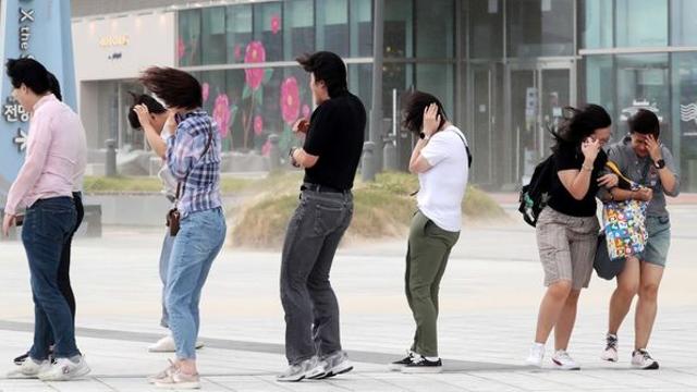 120년 만에 처음 보는 기상 상황… 출근 전 날씨 꼭 확인해야 하는 이유
