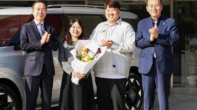 국내 최초 자연임신으로 다섯쌍둥이 낳은 부부,  초대박 선물 받았다
