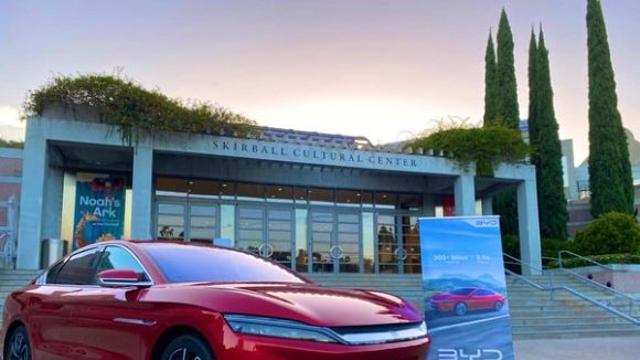 中 BYD, 분기 매출 처음으로 美 테슬라 제쳤다