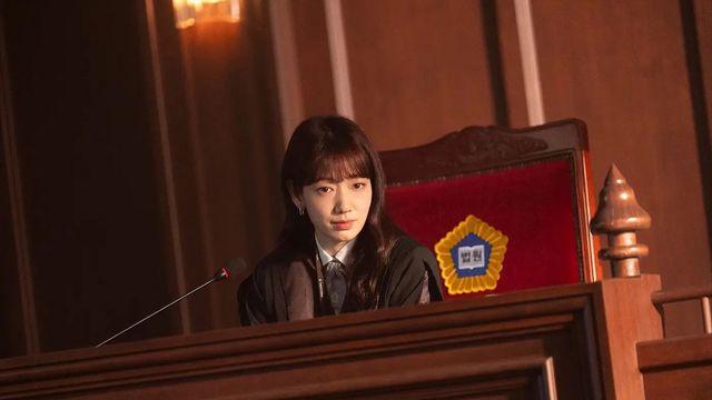 조금 이상한 해결사들