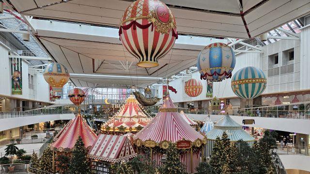 열기구가 천장에 둥둥…크리스마스 '인증샷 명소', 올해 테마는?