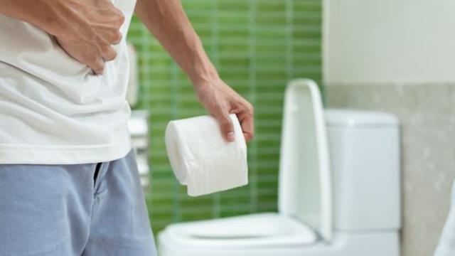 화장실에서 고생하는 사람 필독…“변비 있으면 '이것' 위험 커진다”