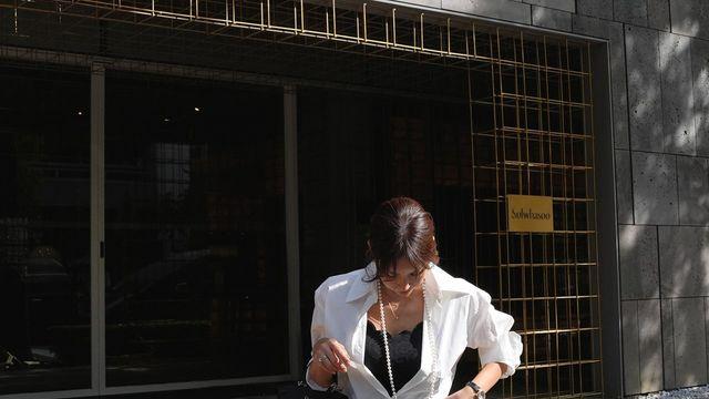 김준희, 울 플리츠 스커트로 완성한 '48세 믿기지 않는 실루엣'
