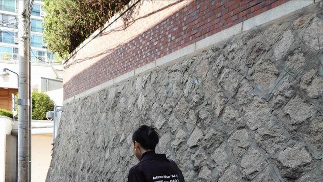 장윤주, 매니시 룩 속 데님 핏…빈티지와 모던의 완벽 조화