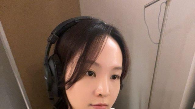 송소희, 헤드셋+마이크로 완성한 '꾸안꾸 녹음실룩'…청초한 매력 가득