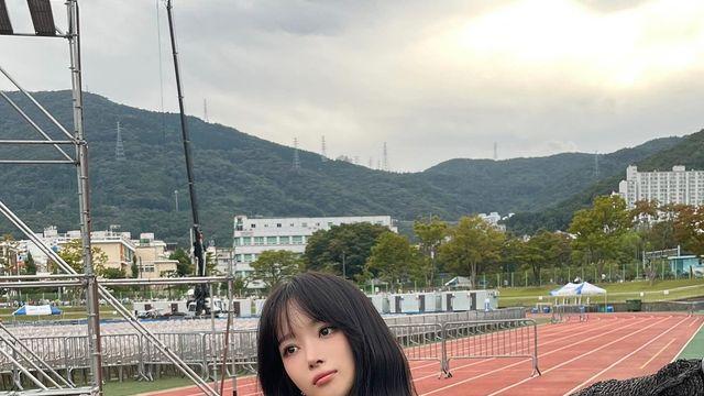 하이키 서이, 스타일로 완성한 '가을 캠퍼스 여신룩'…청순+트렌디 매력 발산