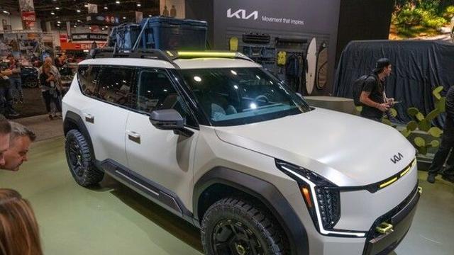 기아, 캠핑족 겨냥한 'EV9 어드벤처·PV5 위켄더' 첫선