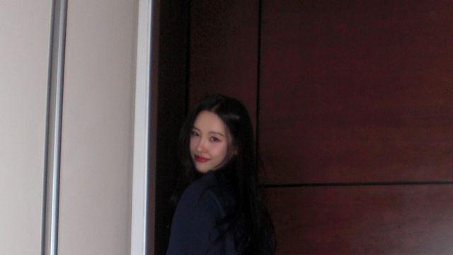 선미, 로퍼+미니스커트로 트렌디한 레트로 감성 완성