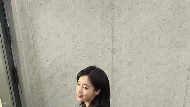 함은정, 톤온톤으로 완성한 '가을 무드'…세련미 넘치는 코트룩
