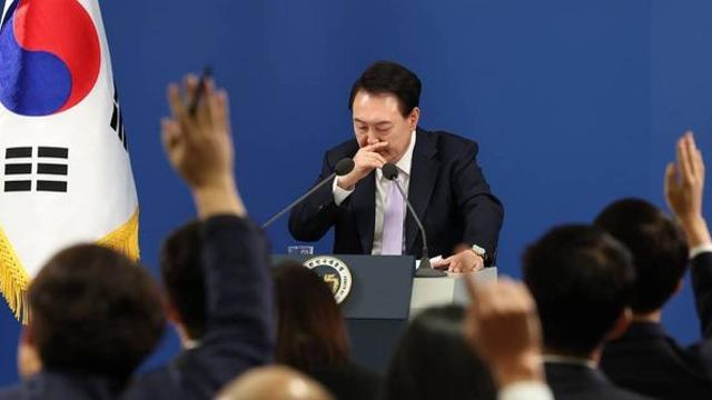 “무엇에 대해 사과? 두루뭉술...” 기자 '직격 발언'에 윤 대통령 반응