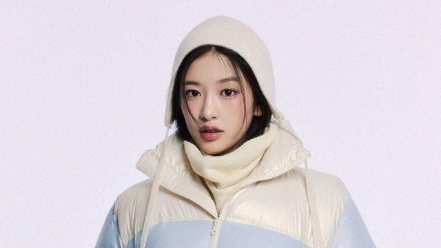 [★화보] 안유진, 컬러풀한 크롭 다운 재킷으로 완성한 사랑스러운 겨울룩