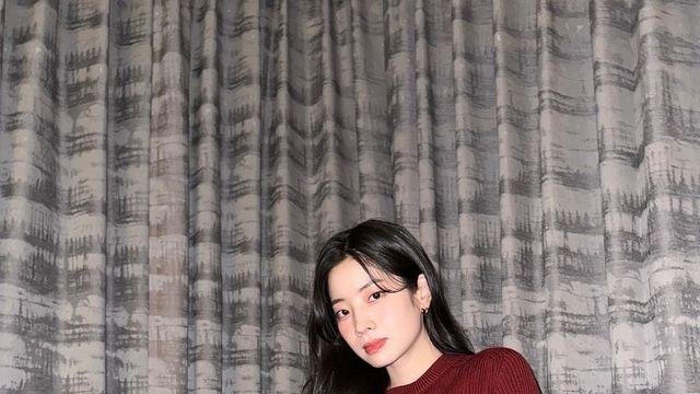트와이스 다현, 레드로 완성한 홀리데이 무드…고급스러운 페미닌 감성