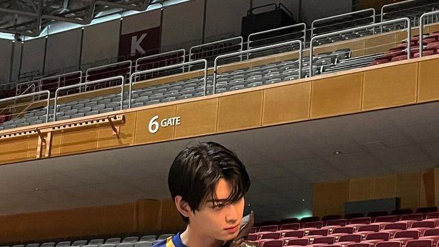 얼굴천재의 따뜻한 겨울... 차은우,  빛나는 '패딩룩'