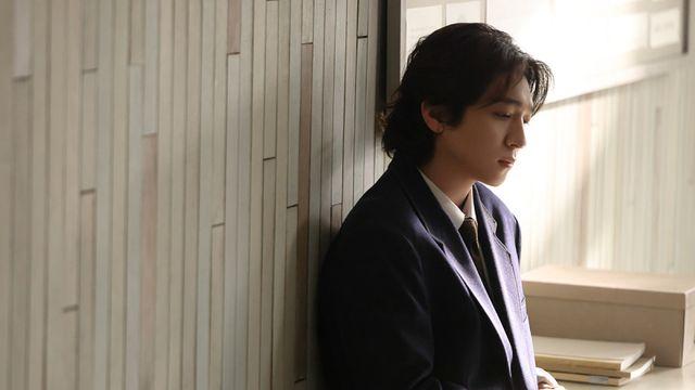 데이식스 성진, ‘체크 패턴’ 뮤직비디오 비하인드 컷 공개
