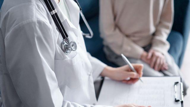 ‘여성호르몬 치료’, 갱년기 증상 관리 外 쓰임새는?