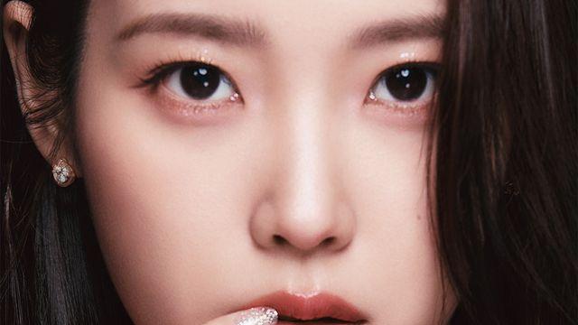아이유, 가까이 보면 더 예쁜 비주얼…러블리 홀리데이 무드[화보]