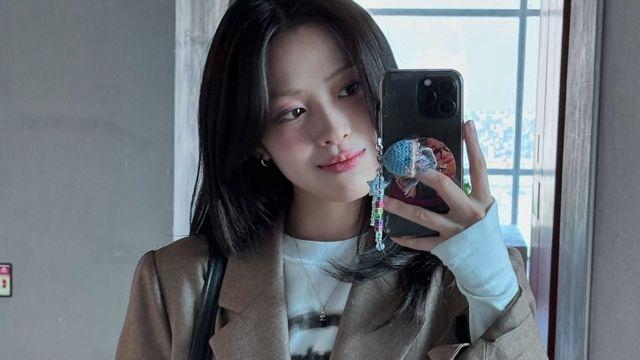 류진, 감각적인 오버사이즈 재킷 스타일링…'모던 클래식의 정석'