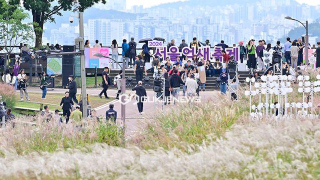 [오늘의 날씨] 전국 맑고 단풍 절정...서울 낮 19도•부산 21도 따뜻