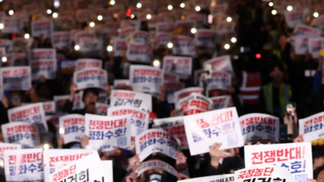 거리로 나온 시민들 