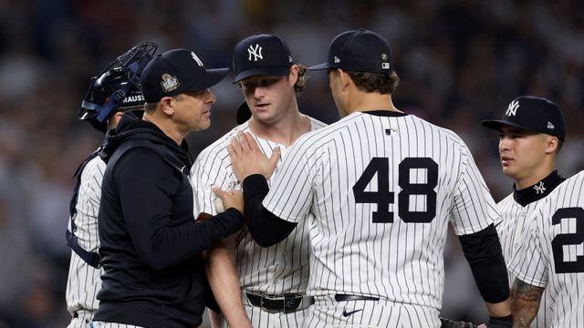 NYY, ‘WS 준우승’ 감독과 동행 연장…클럽 옵션 발동