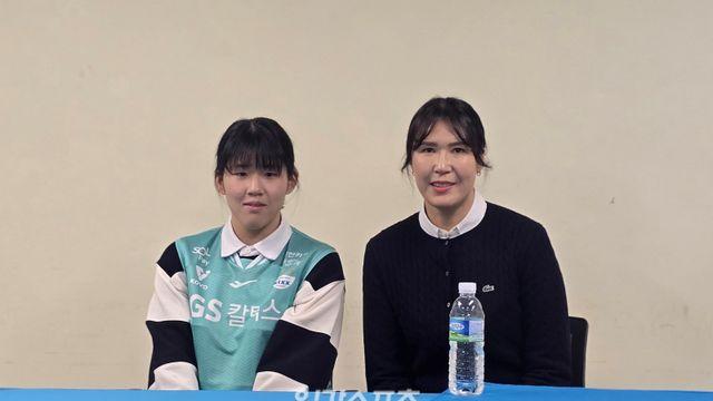 '딸과 한 코트' 서는 꿈, 은퇴식서 이뤘다…