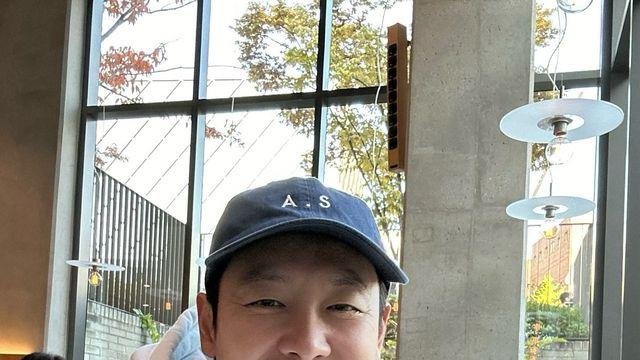 후드티 하나로 완성한 캐주얼룩의 정석…김동욱의 주말 패션