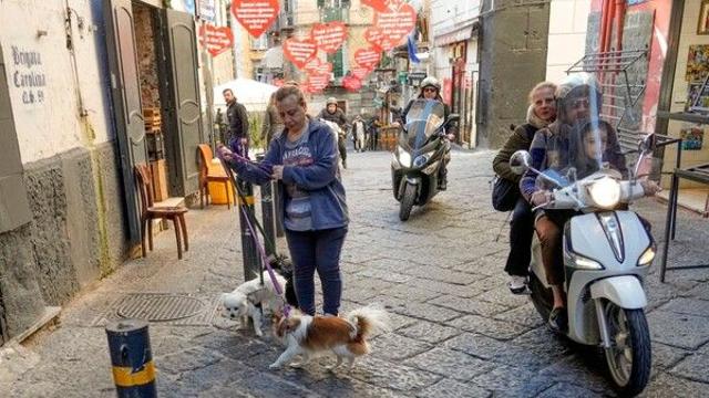 나폴리, 관광 붐의 명과 암: 관광업 호황 속 주택난 심화
