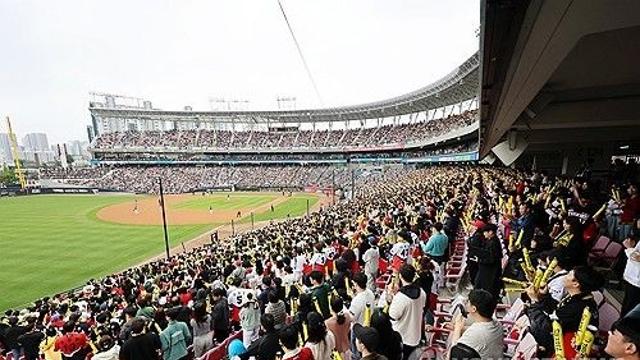 KIA 홈구장 챔피언스필드 노후 관중석 10년 만에 전면 교체