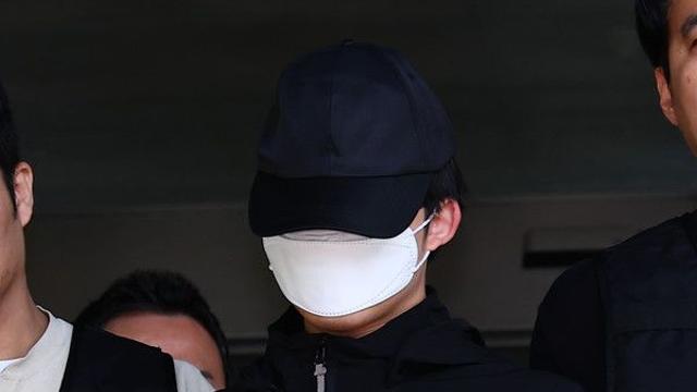 검찰, ‘여친 살해 의대생’ 사형 구형···유족, 법정에서 무릎 꿇고 ‘사형 간청’