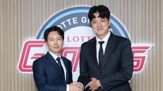 FA 김원중, 롯데 잔류…4년 최대 54억원에 계약 완료