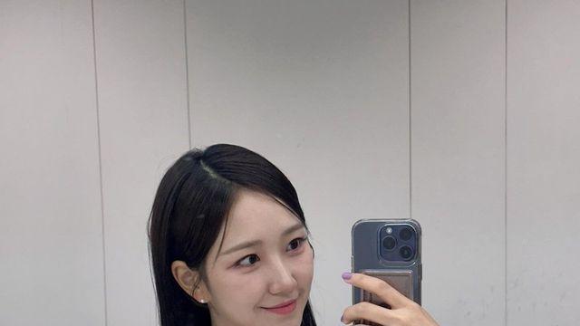 장예인 아나운서, 헤어핀 하나로 완성된 깔끔한 직장인 스타일