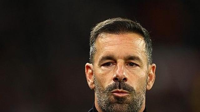 맨유, 판 니스텔로이 당장 경질해야…아모림 체제 독 될라